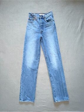 VTG Levi's Ribgcage Straight Leg Jeans in Light Blue Wash size 24